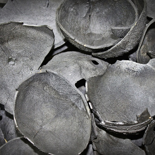 Кокосовая скорлупа после обжига